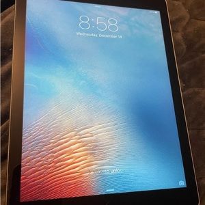 Apple iPad Air (1st Gen) A1474 16GB Wi-Fi 9.7in Space Gray.